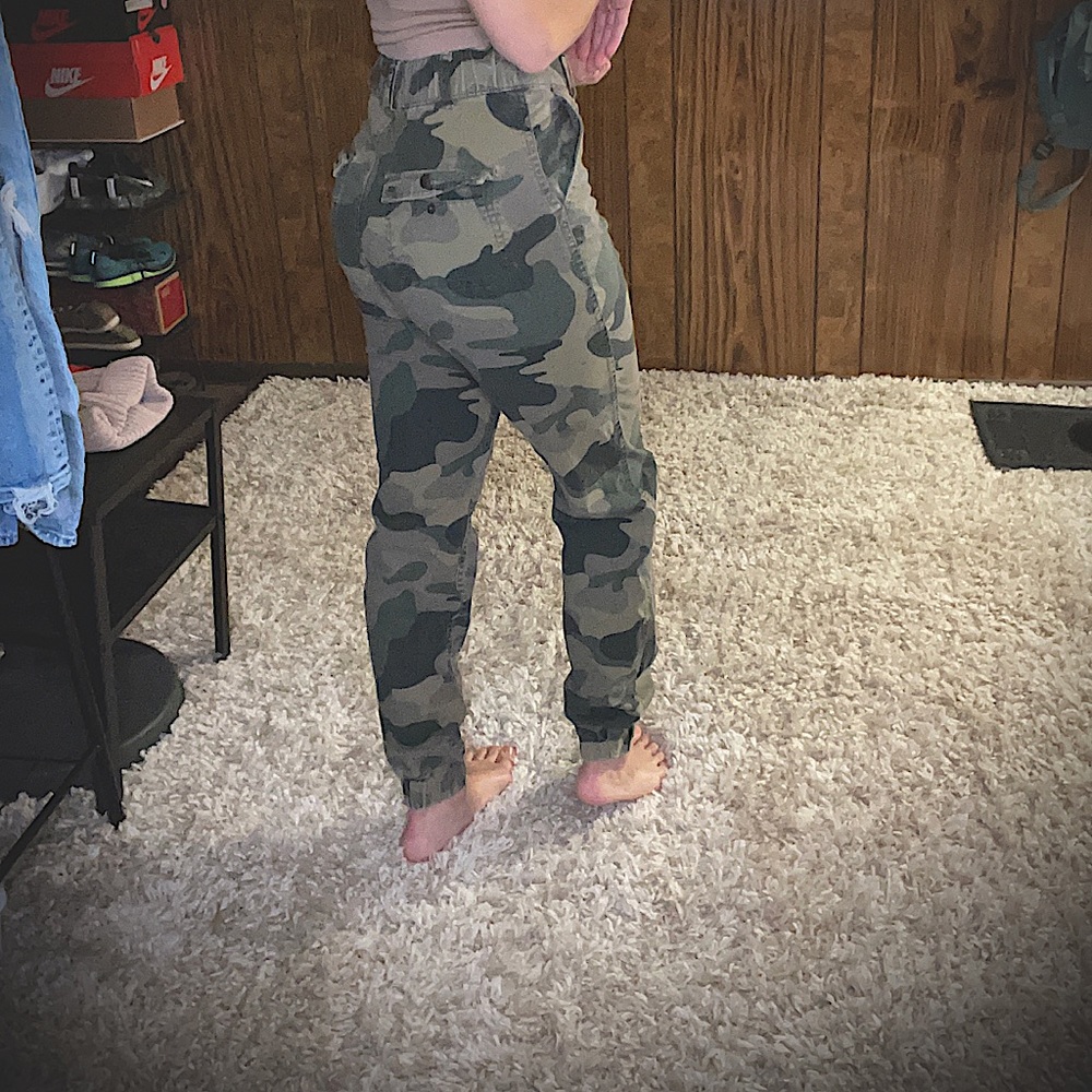 Holister — XS — camo jogger